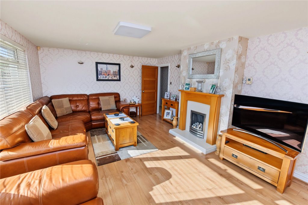 Property photo 3 of 19 Picture No. 27