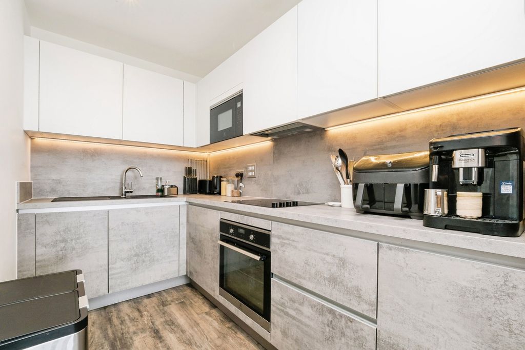 Property photo 3 of 18 Pbox-Img.Jpg