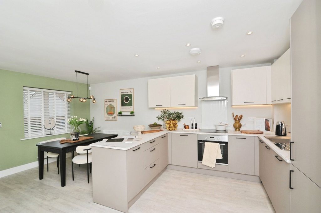 Property photo 3 of 15 Kitchen Diner