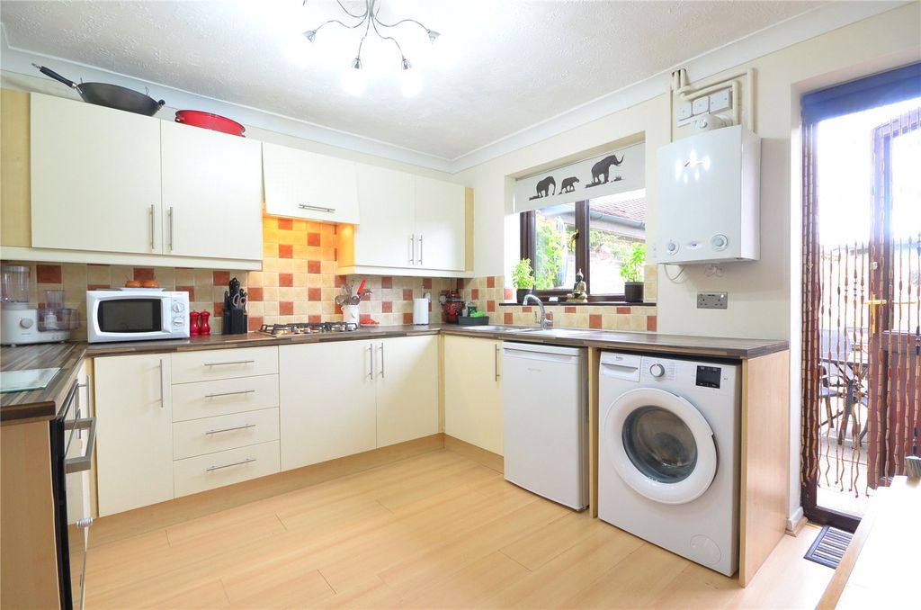 Property photo 3 of 16 Kitchen