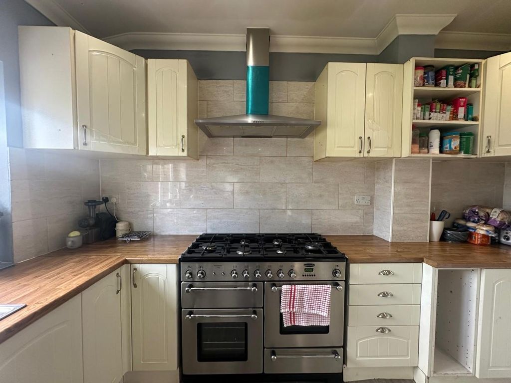 Property photo 2 of 15 C15.Jpeg