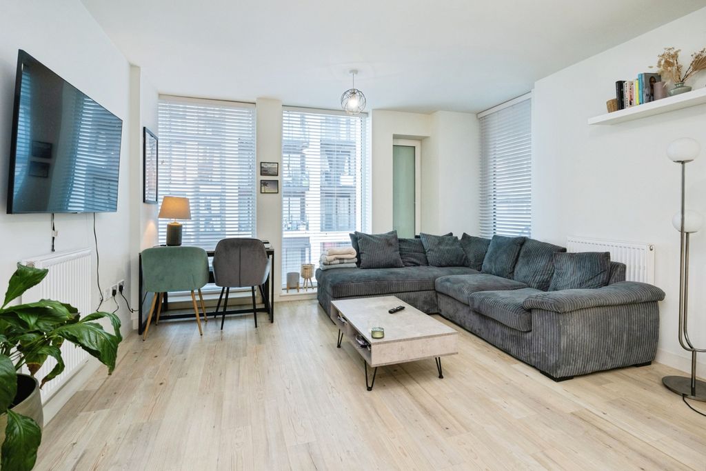 Property photo 3 of 17 Pbox-Img.Jpg