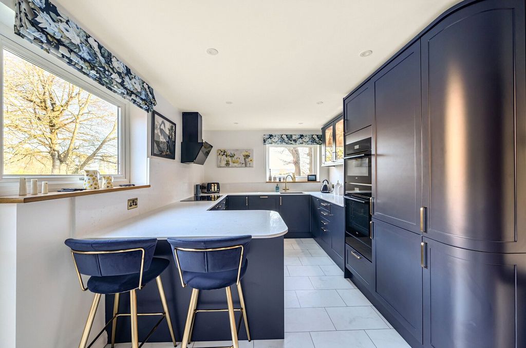 Property photo 2 of 20 Picture No. 12