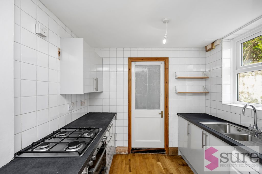 Property photo 3 of 15 Bonchurch Road 30A_014
