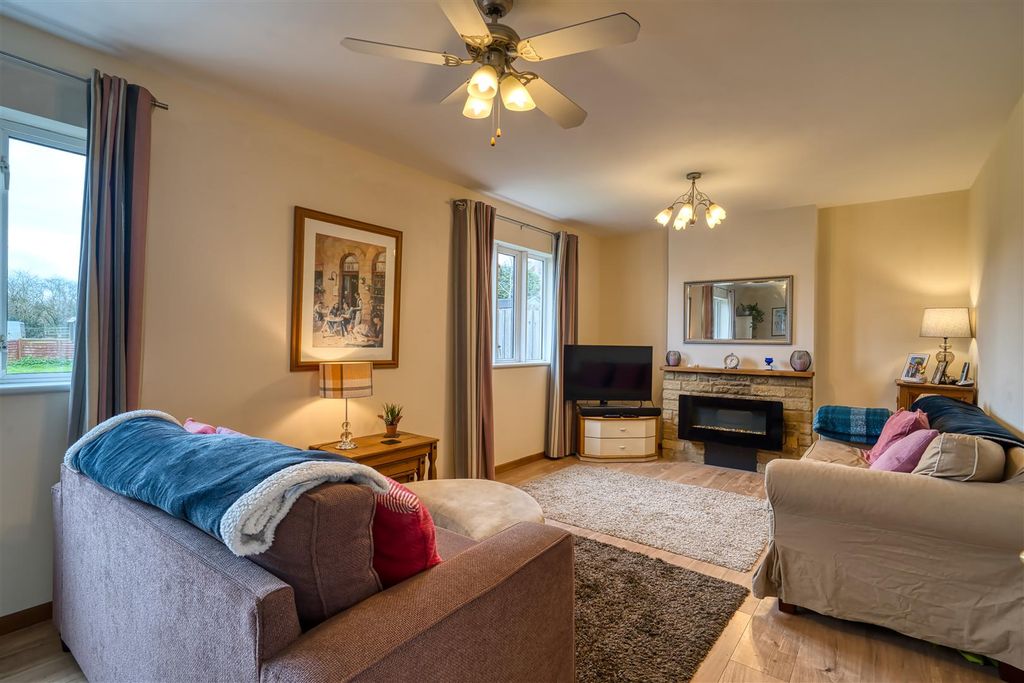 Property photo 2 of 12 Sitting Room