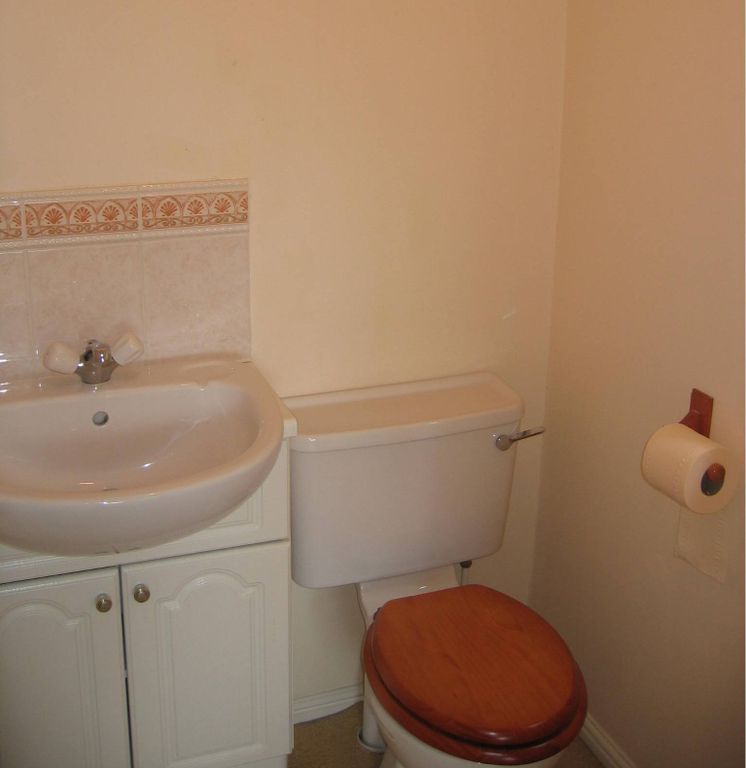 Property photo 2 of 11 En Suite