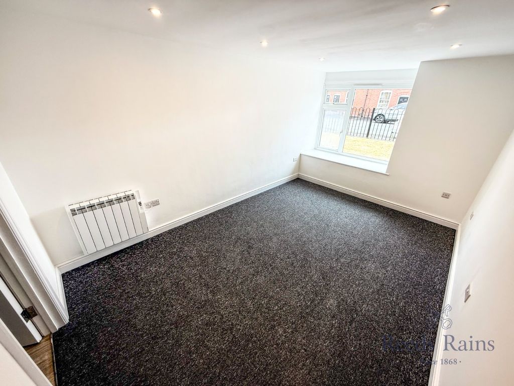 Property photo 2 of 14 Picture No. 12