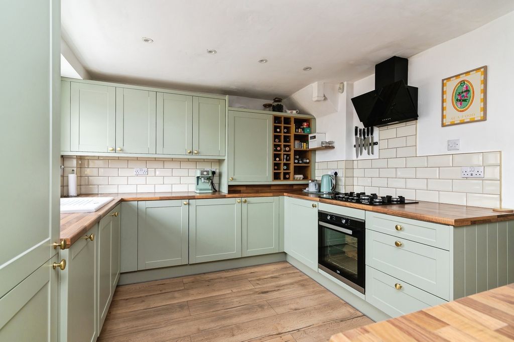 Property photo 2 of 19 Pbox-Img.Jpg