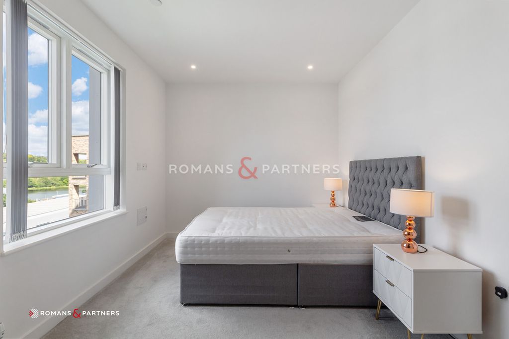 Property photo 1 of 24