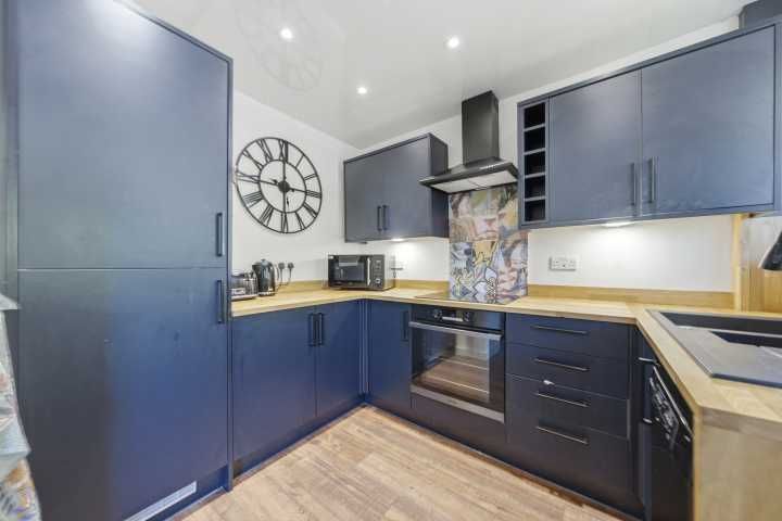 Property photo 2 of 31
