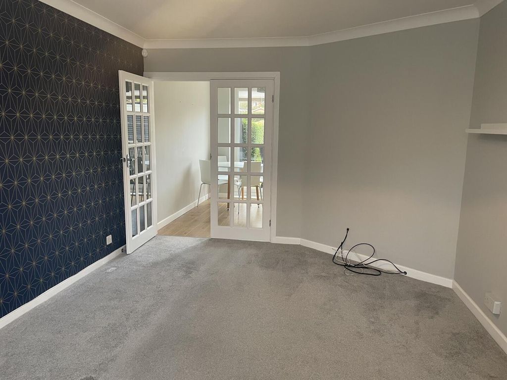 Property photo 3 of 14 Living Room