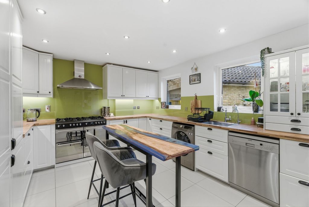 Property photo 2 of 24