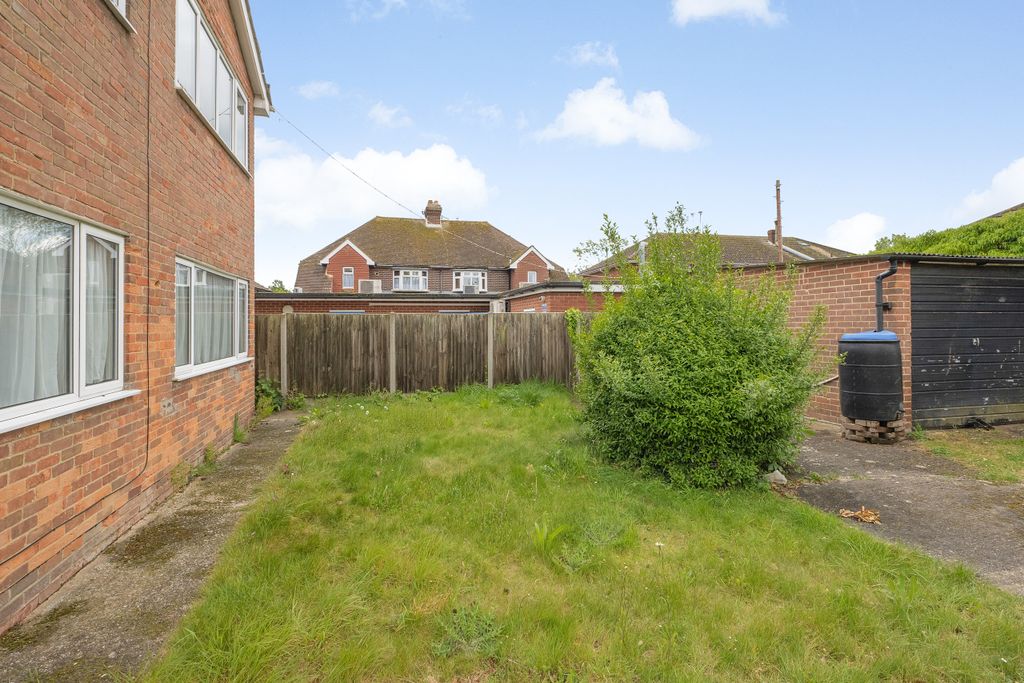 Property photo 3 of 13 Communal Gardens