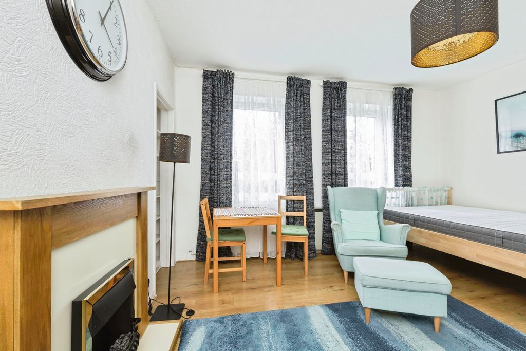 Property photo 3 of 15 Living Room