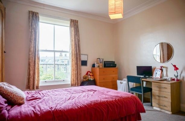 Property photo 3 of 15 Bright, Cosy Bedroom With A Large Window, Comforta...