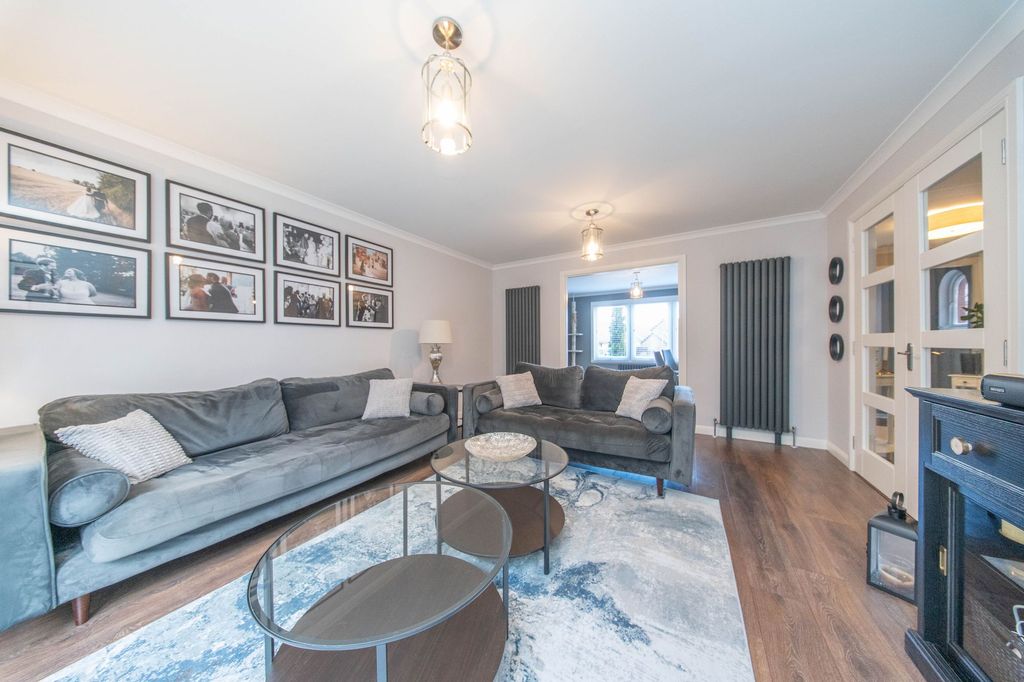 Property photo 3 of 49 Lounge