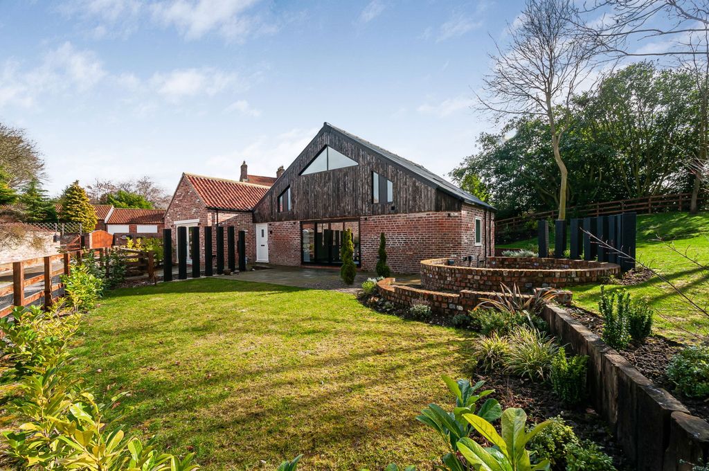 Property photo 2 of 24