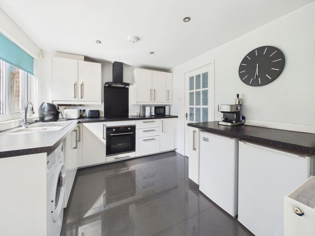 Property photo 3 of 15 Kitchen