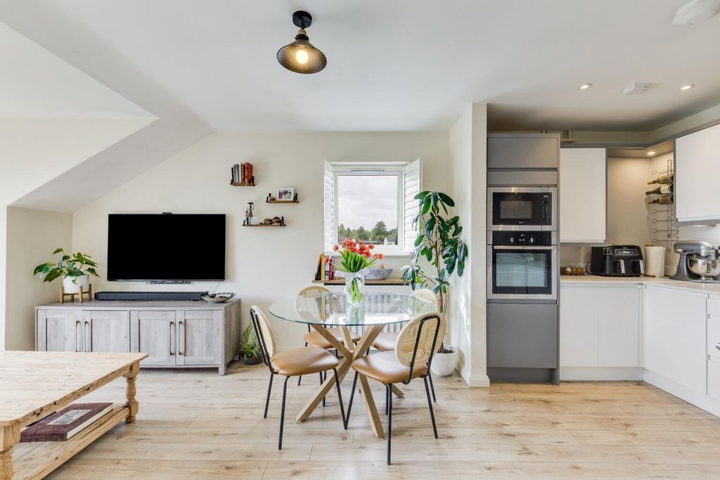 Property photo 1 of 22 Dining Room
