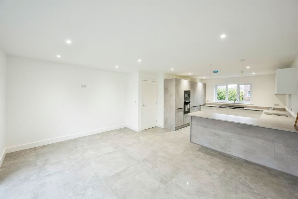 Property photo 2 of 34
