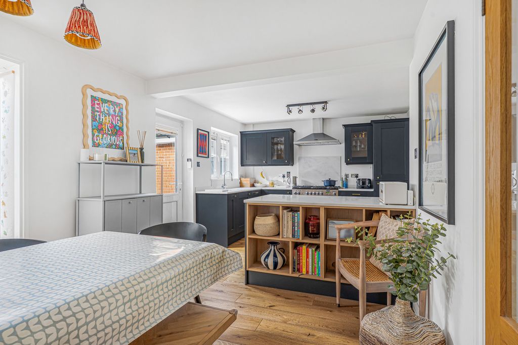 Property photo 3 of 34