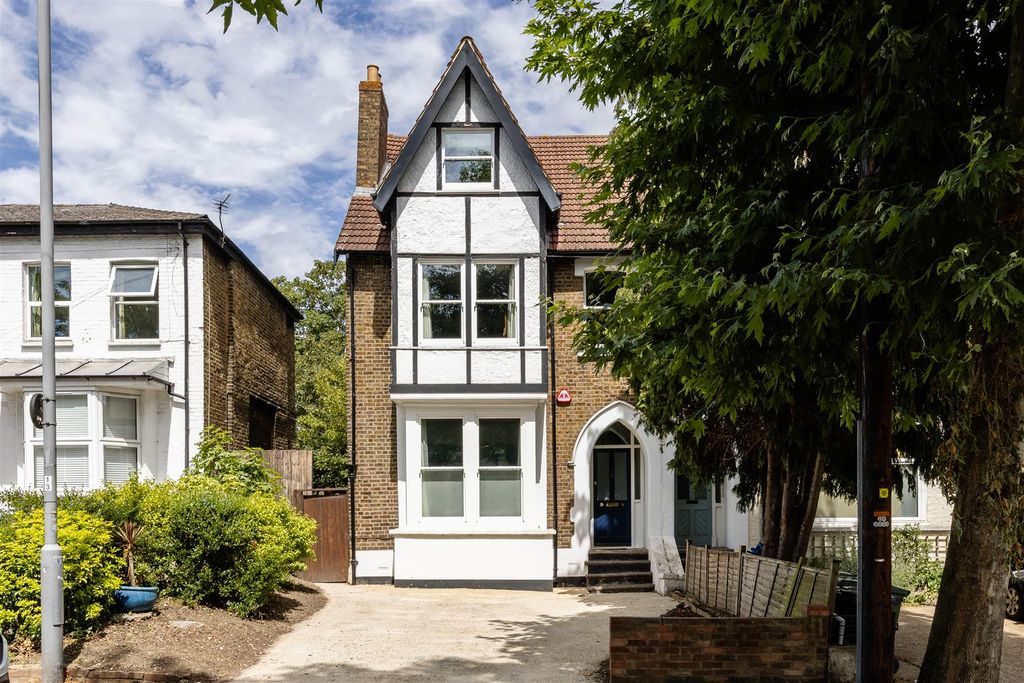 Property photo 1 of 50 Fairlop Road, E11