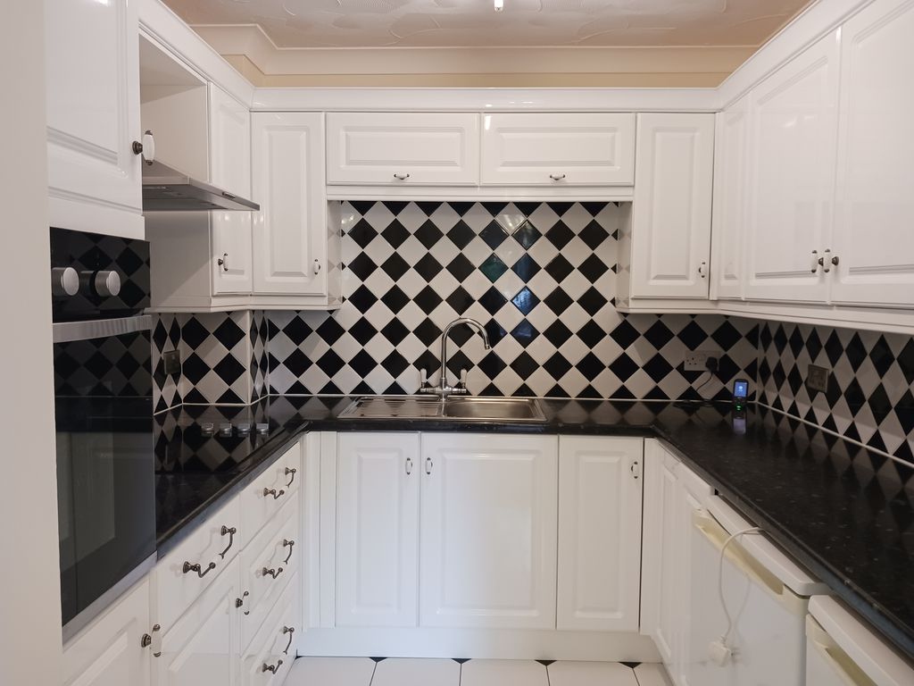 Property photo 1 of 6 Kitchen