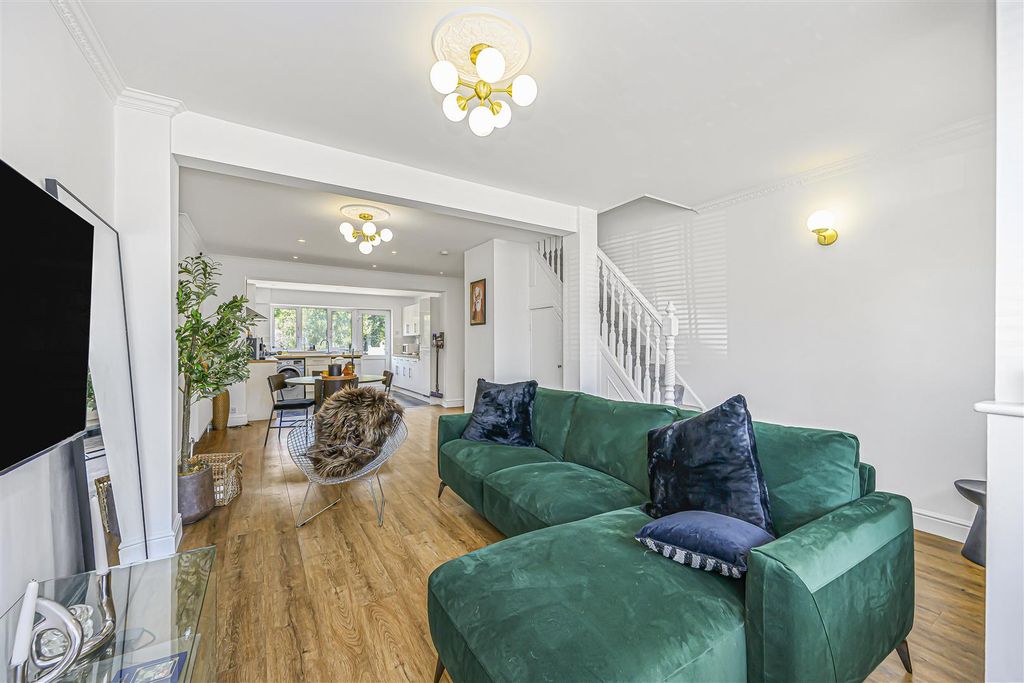 Property photo 2 of 23 69 Uplands Road-21.Jpg