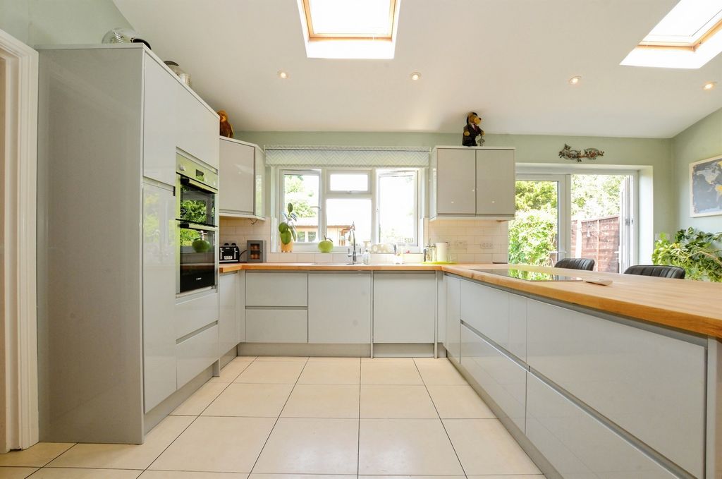 Property photo 2 of 31