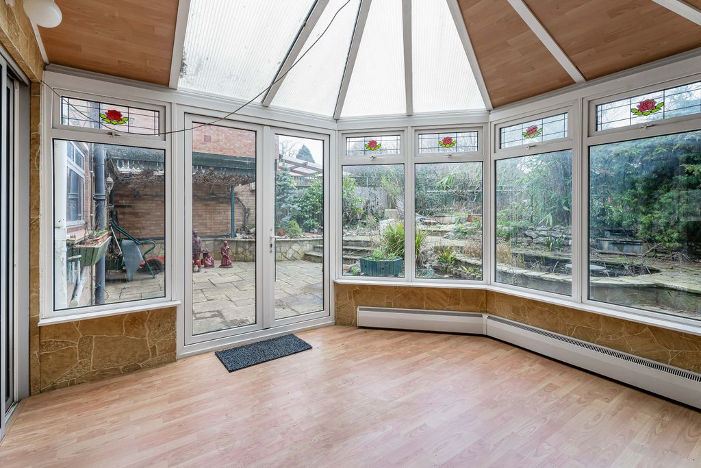Property photo 3 of 16 Conservatory