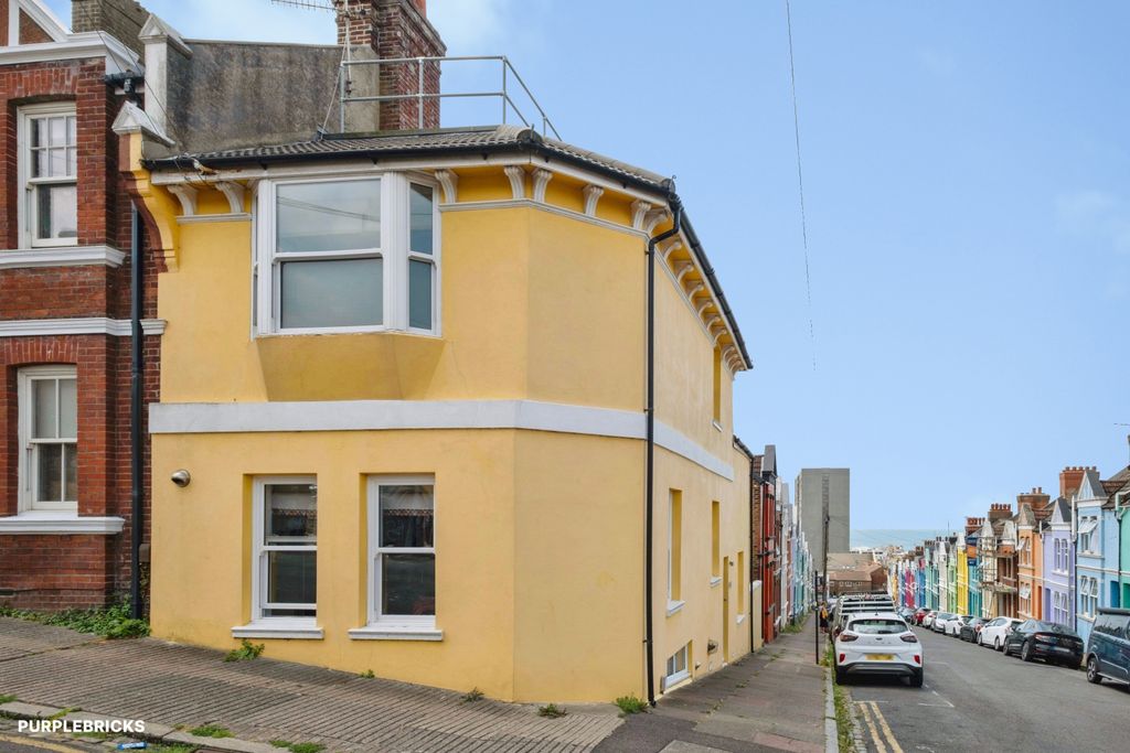 Property photo 2 of 21
