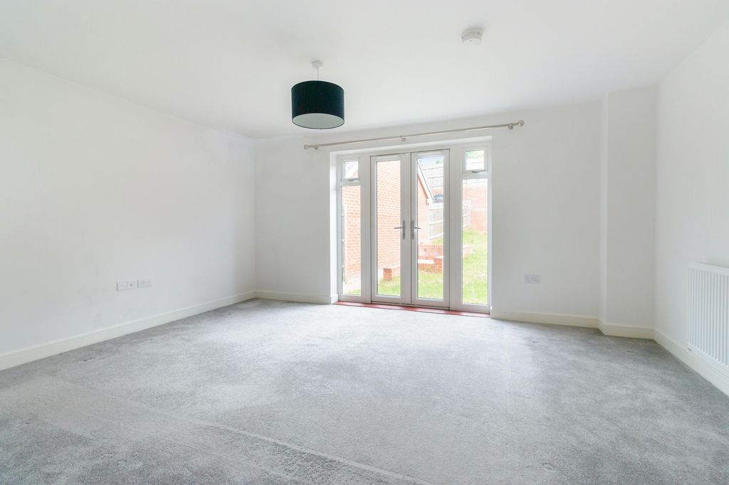 Property photo 3 of 23