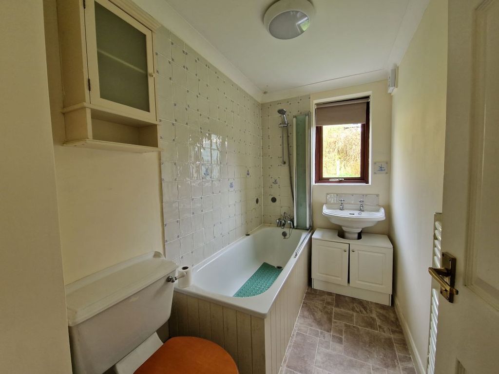Property photo 3 of 8 Bathroom