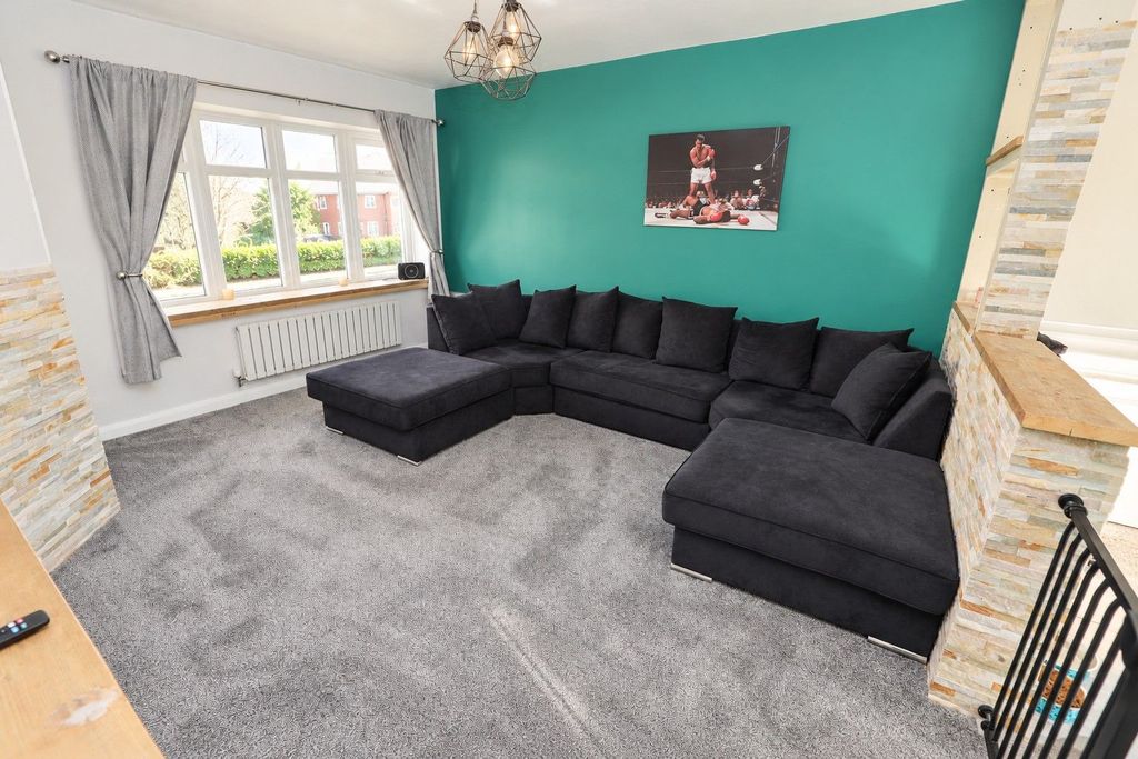 Property photo 3 of 34