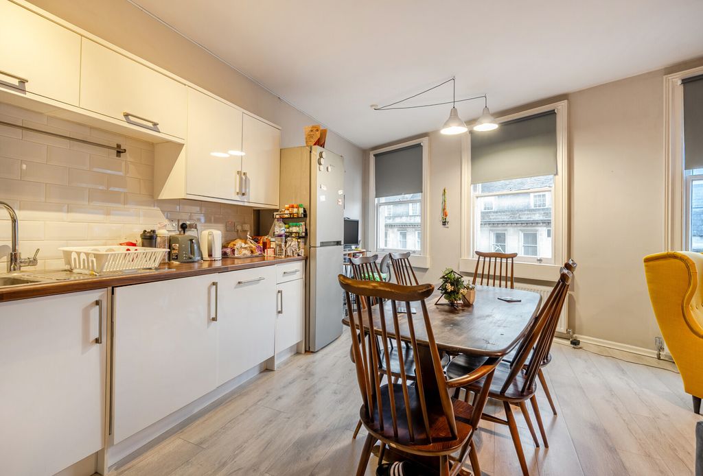 Property photo 2 of 14 Living Space