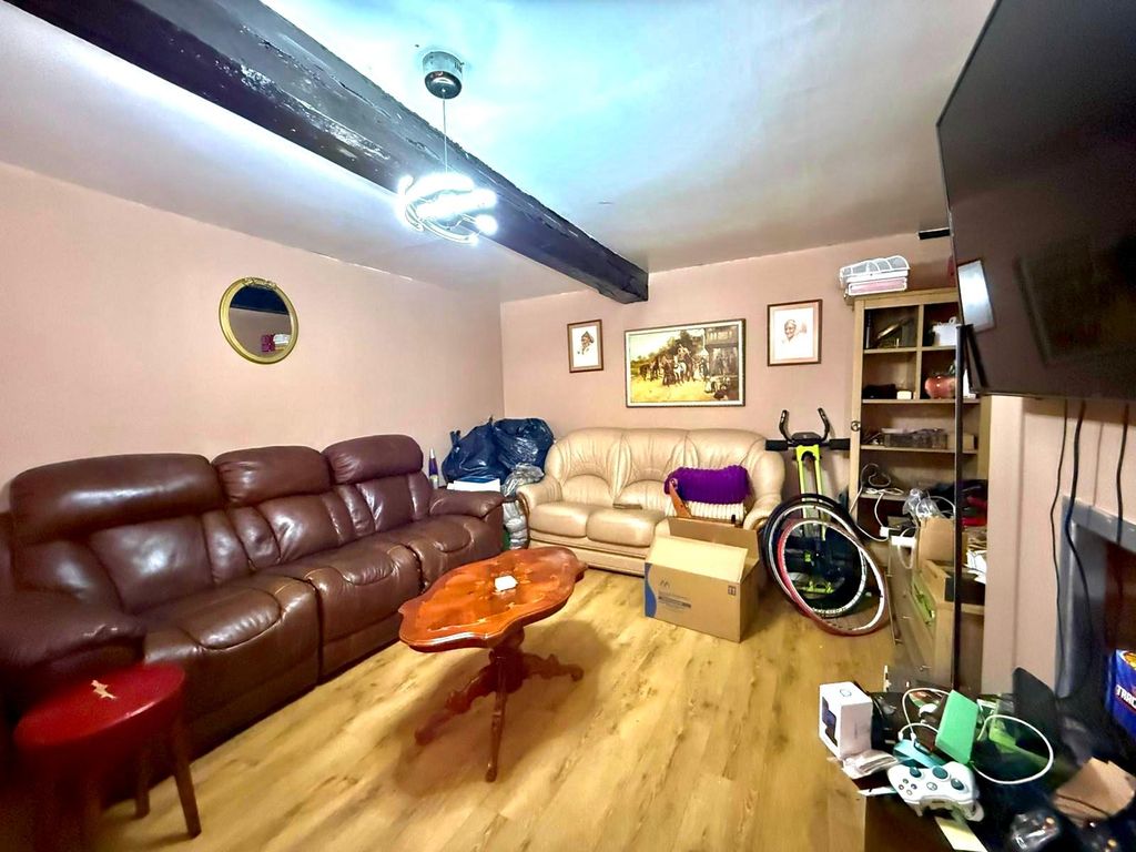 Property photo 2 of 16