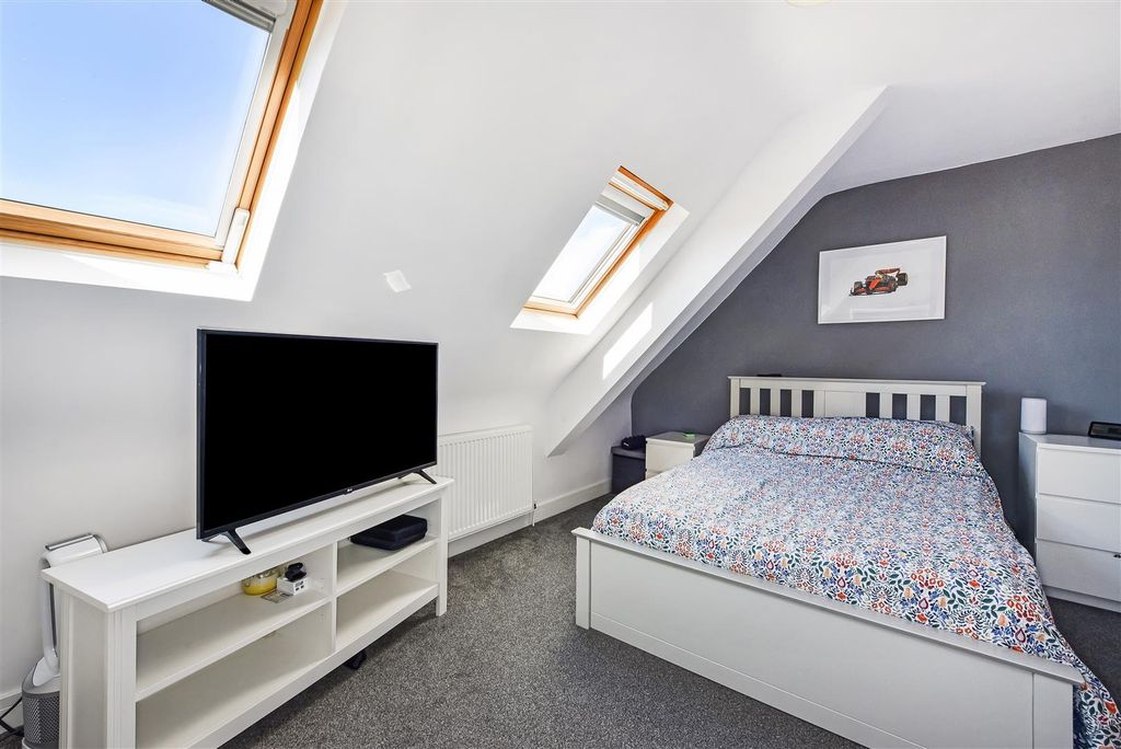 Property photo 2 of 20 Master Bedroom.Jpg