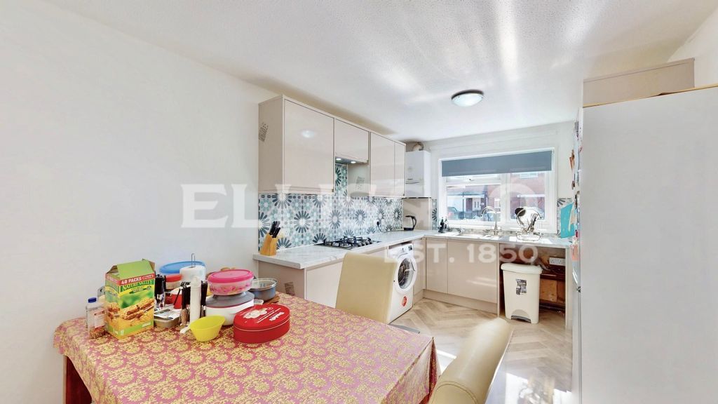 Property photo 3 of 17 Picture No. 15