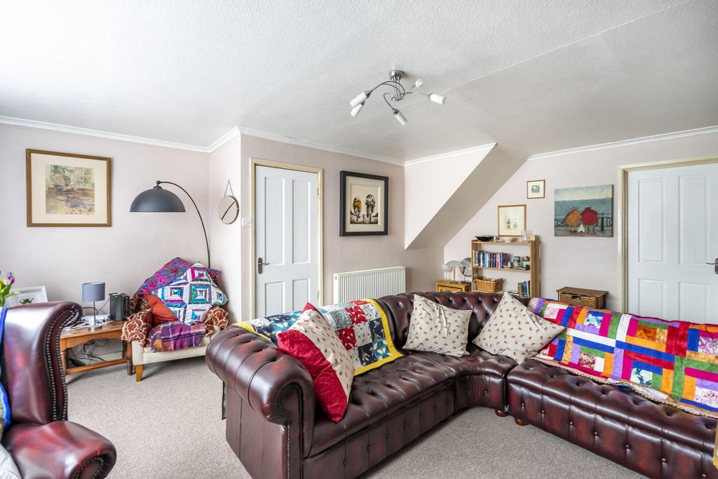 Property photo 3 of 17 Living Room