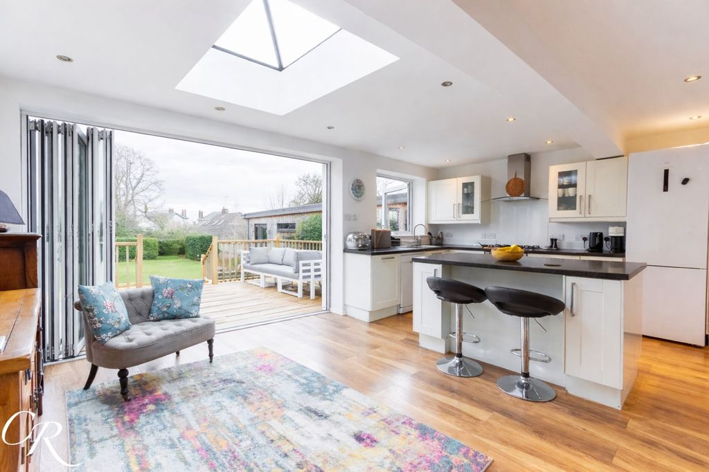 Property photo 2 of 26