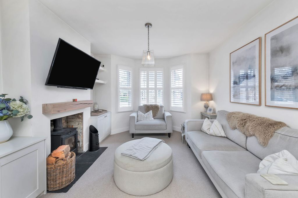 Property photo 2 of 36