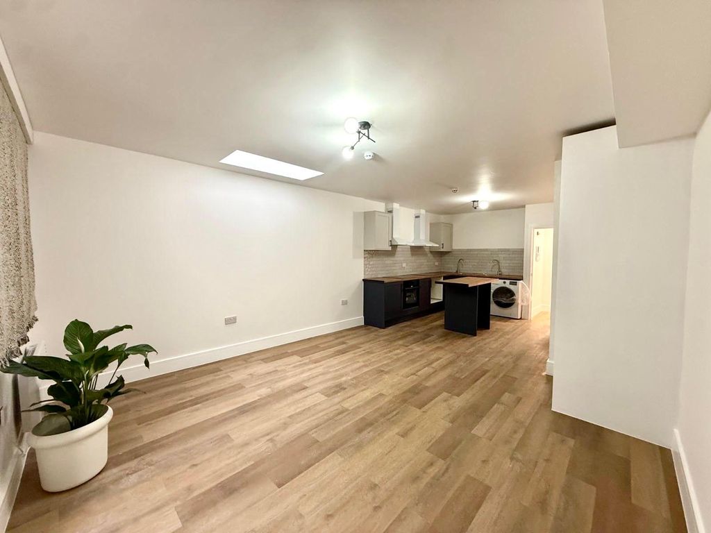 Property photo 3 of 34