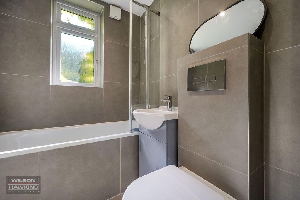 Property photo 2 of 16 29 Moat Lodge, London Road - Aboroaicnqzinfdxc4Ad.