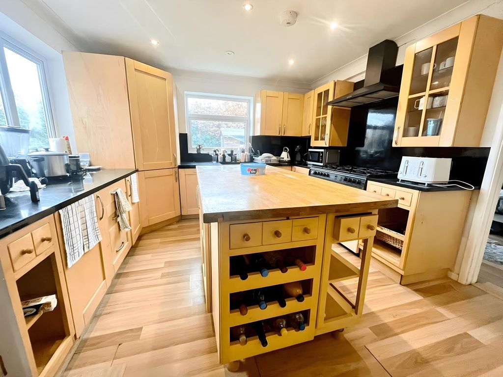 Property photo 2 of 16 Image