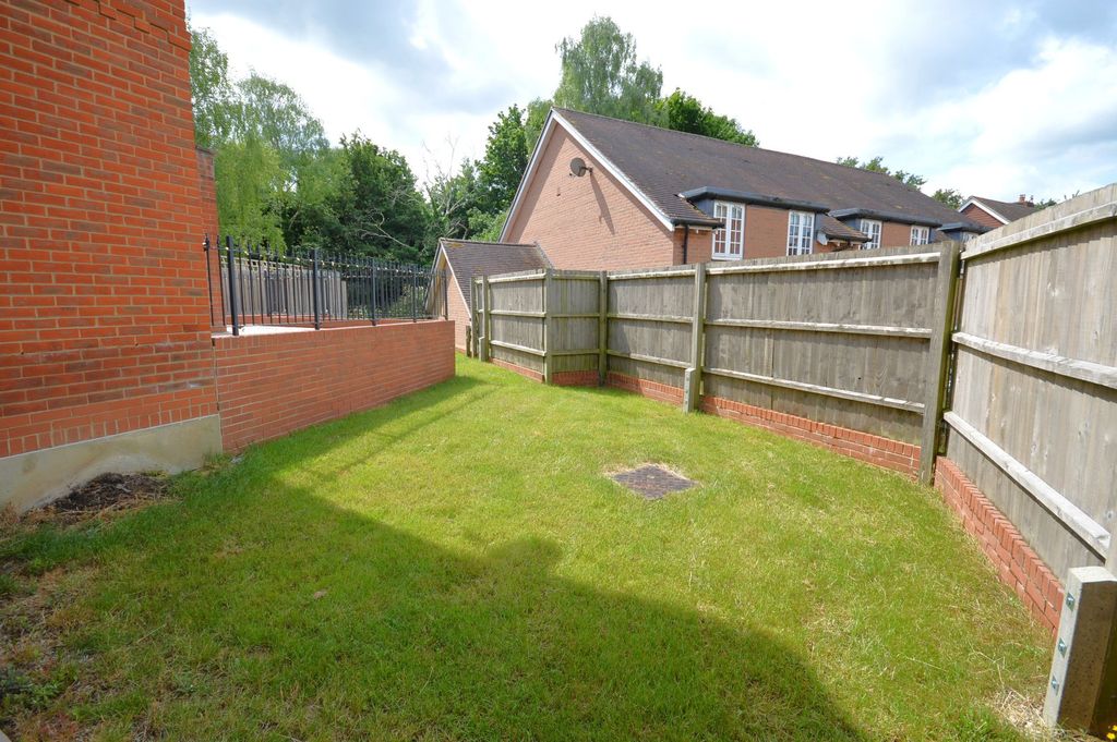 Property photo 3 of 13 Garden