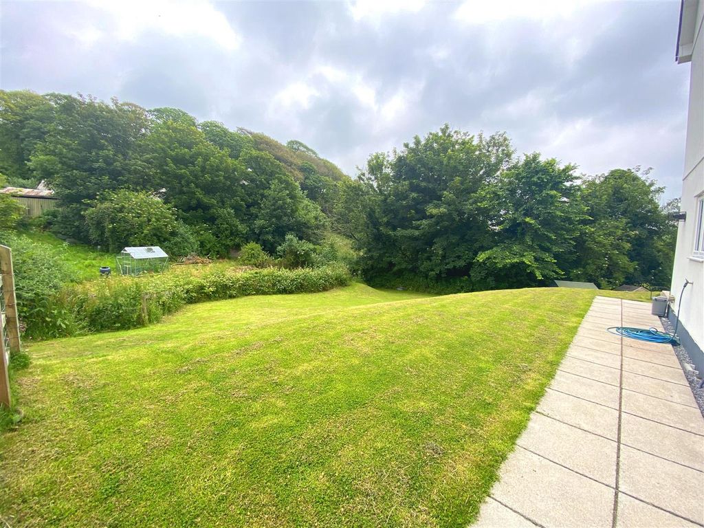Property photo 2 of 16 Garden