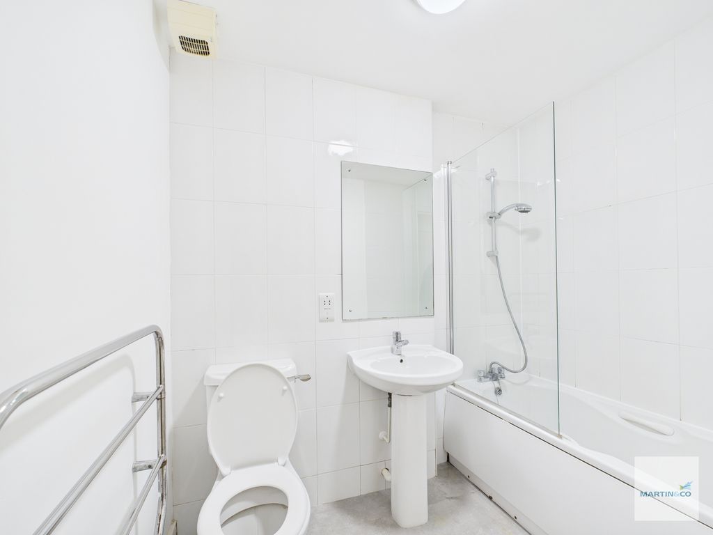 Property photo 3 of 10 Cam03394G0-Pr0416-Still003