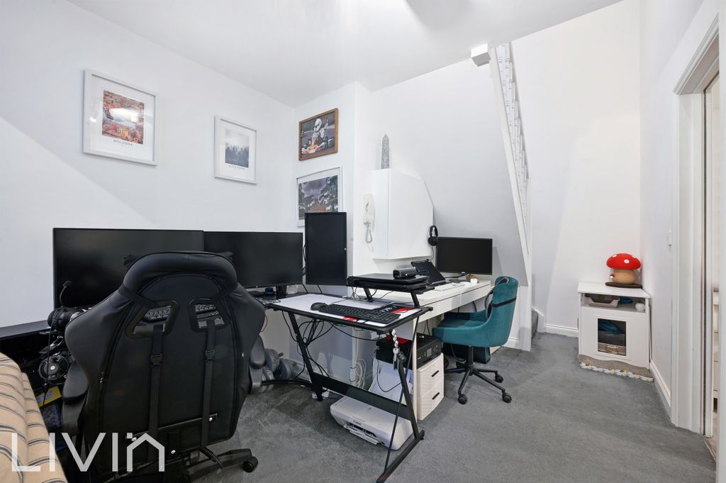 Property photo 2 of 12 Photo 3