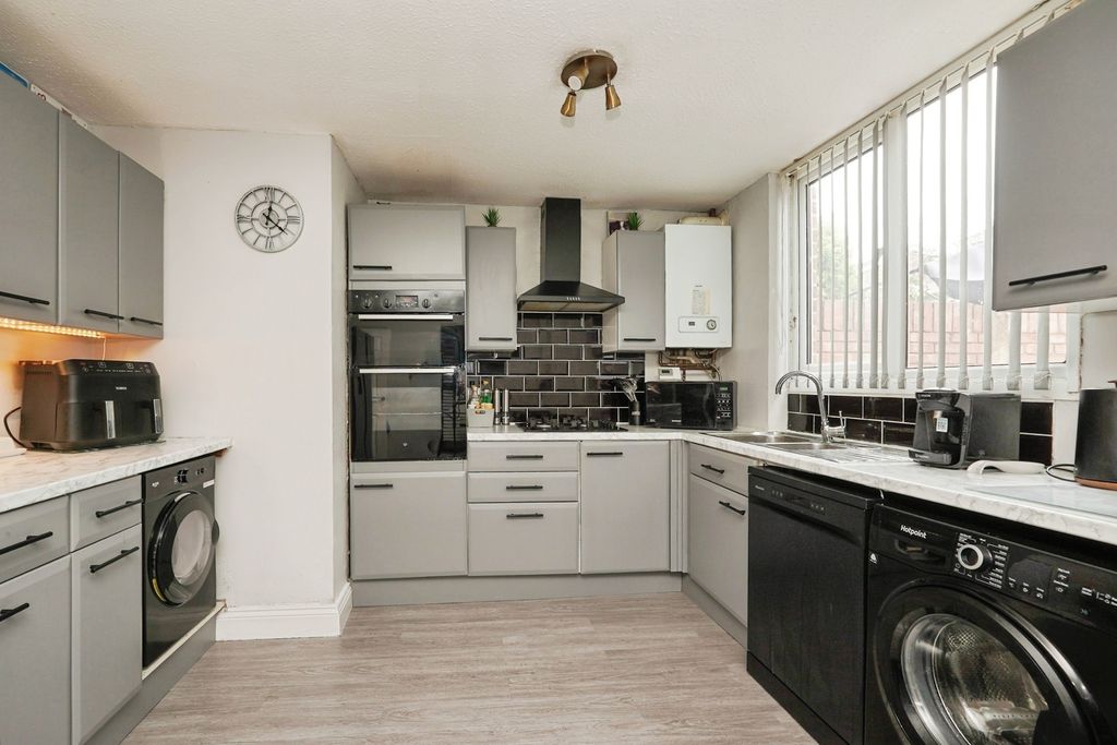 Property photo 3 of 23 Pbox-Img.Jpg