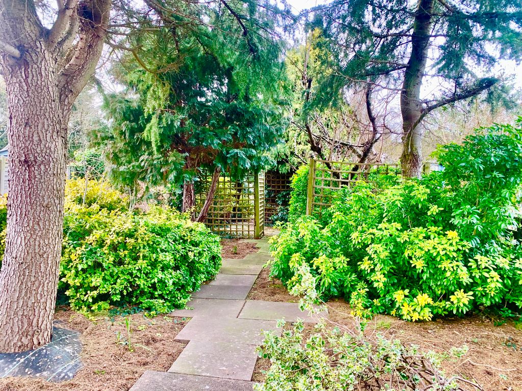 Property photo 3 of 4 Garden